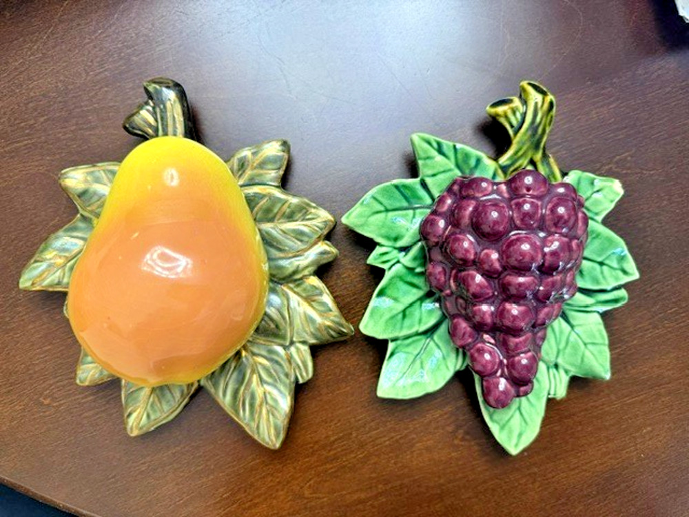 (2) Vintage Mccoy Wall Pocket Planters Pear & Grapes Glossy Fruit MCM -READ